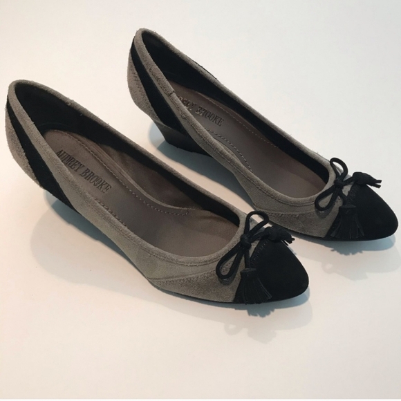 Audrey Brooke Retro Girly Workplace Siren 8.5 suede two tone wedges - Picture 1 of 5
